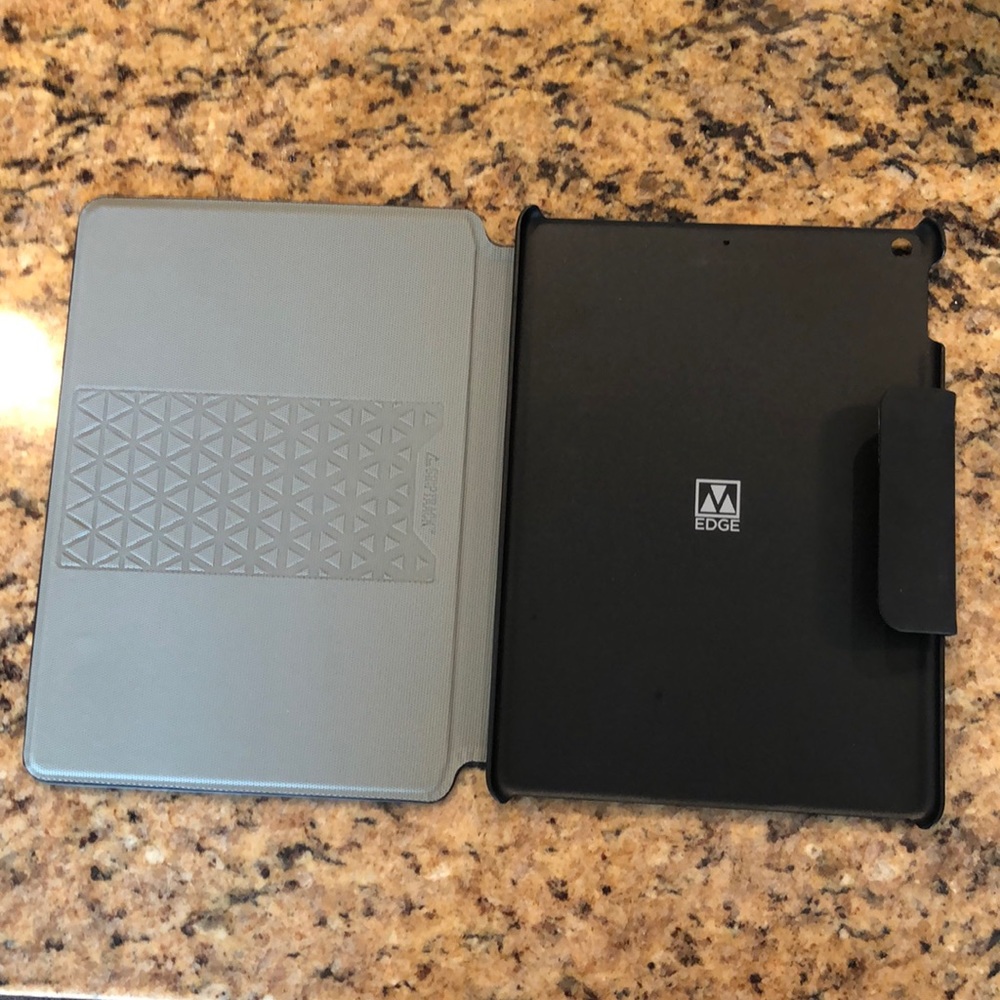 M-Edge P17-S-MF-B Stealth Shell Faux Leather Case